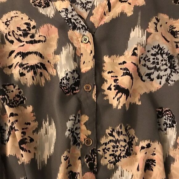 : : Xhilaration Floral Blouse : : - Picture 9 of 9